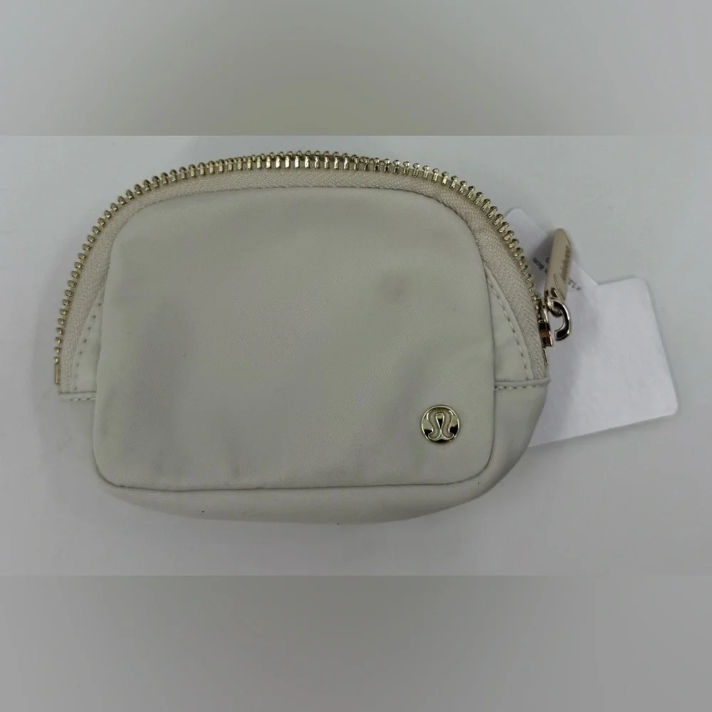 Lululemon “Everywhere Bag” Nano‎ Bet Keychain Pouch Bone/Gold LU9C17S New NWT